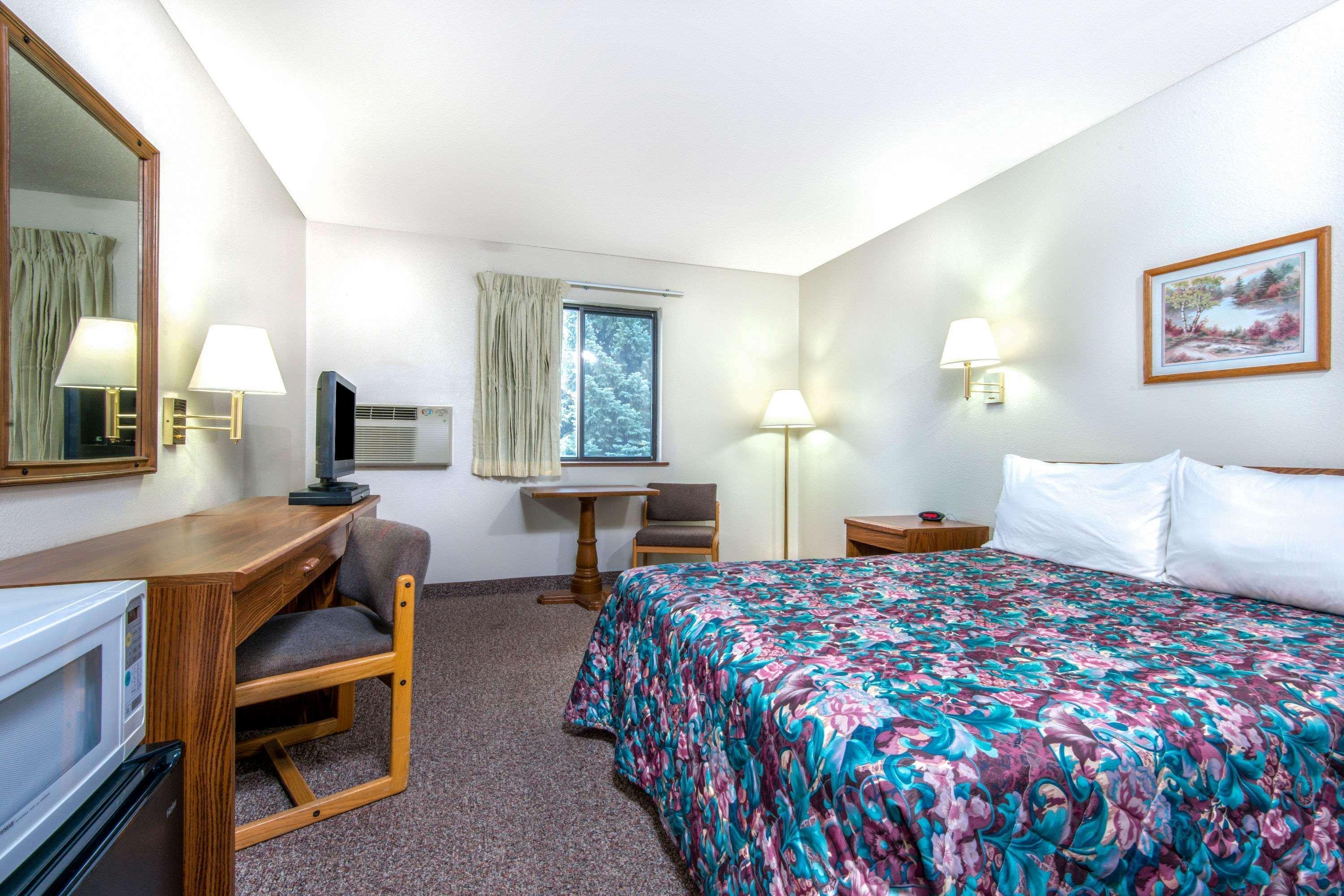 Super 8 By Wyndham Missoula/Brooks Street Hotell Exteriör bild