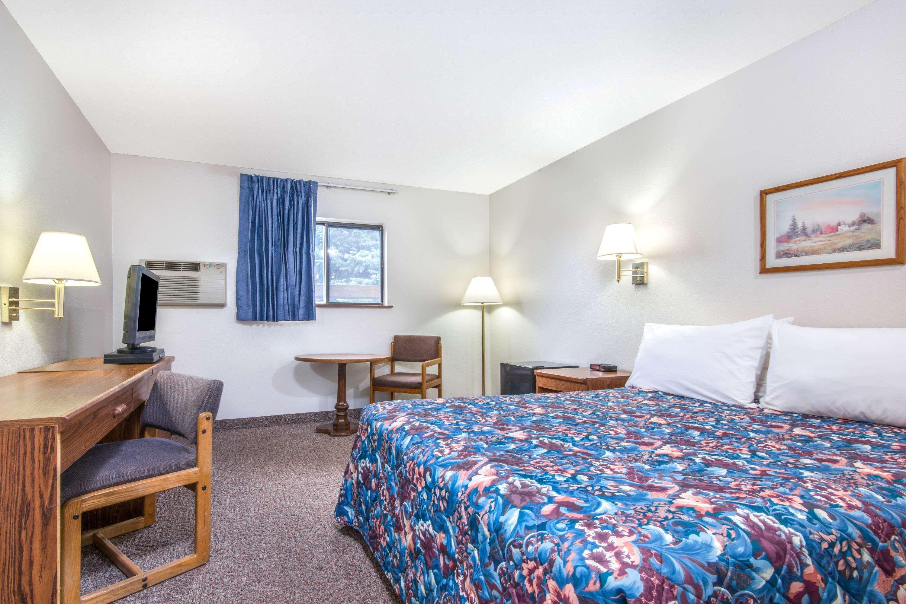 Super 8 By Wyndham Missoula/Brooks Street Hotell Exteriör bild
