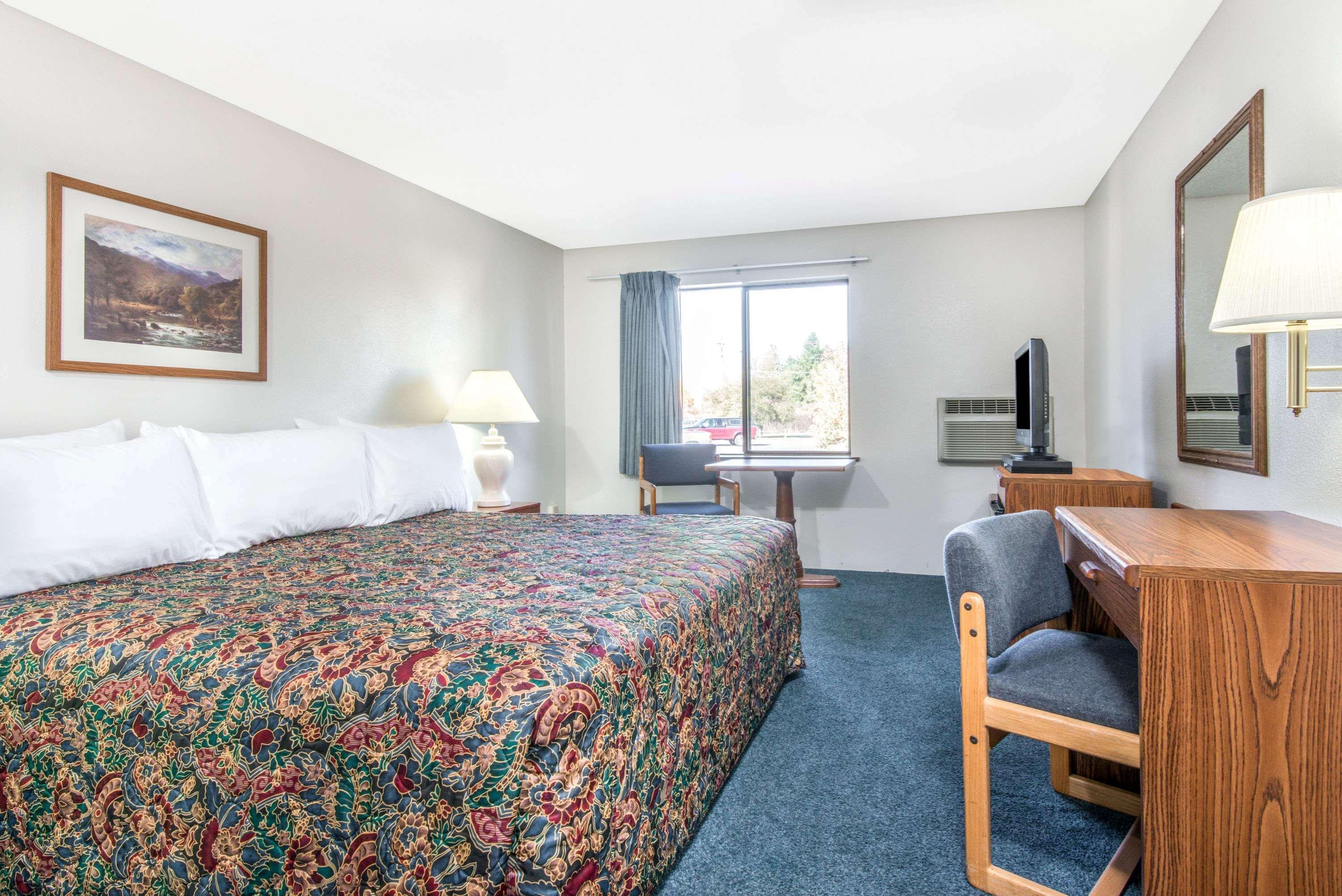 Super 8 By Wyndham Missoula/Brooks Street Hotell Exteriör bild