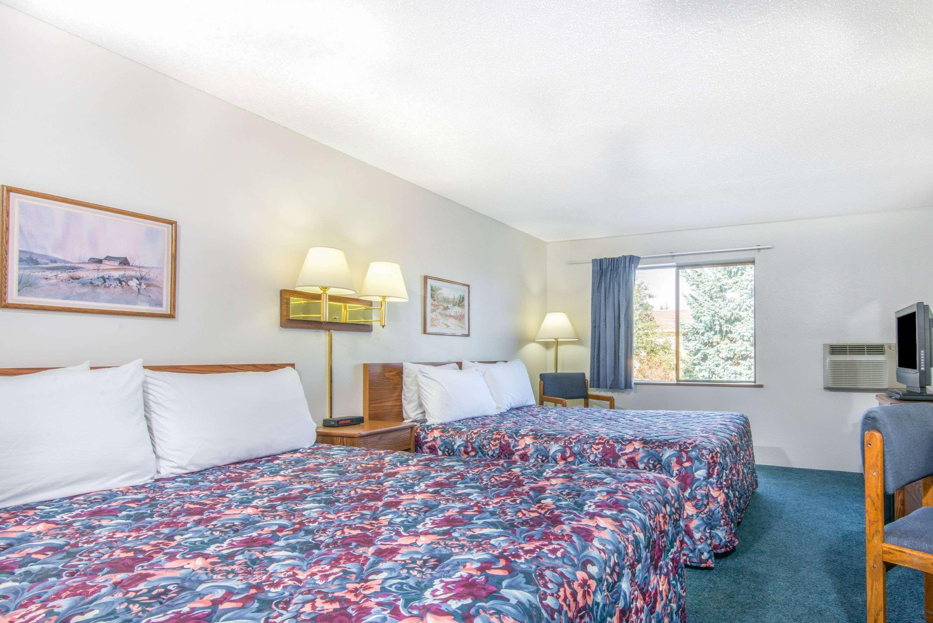 Super 8 By Wyndham Missoula/Brooks Street Hotell Exteriör bild