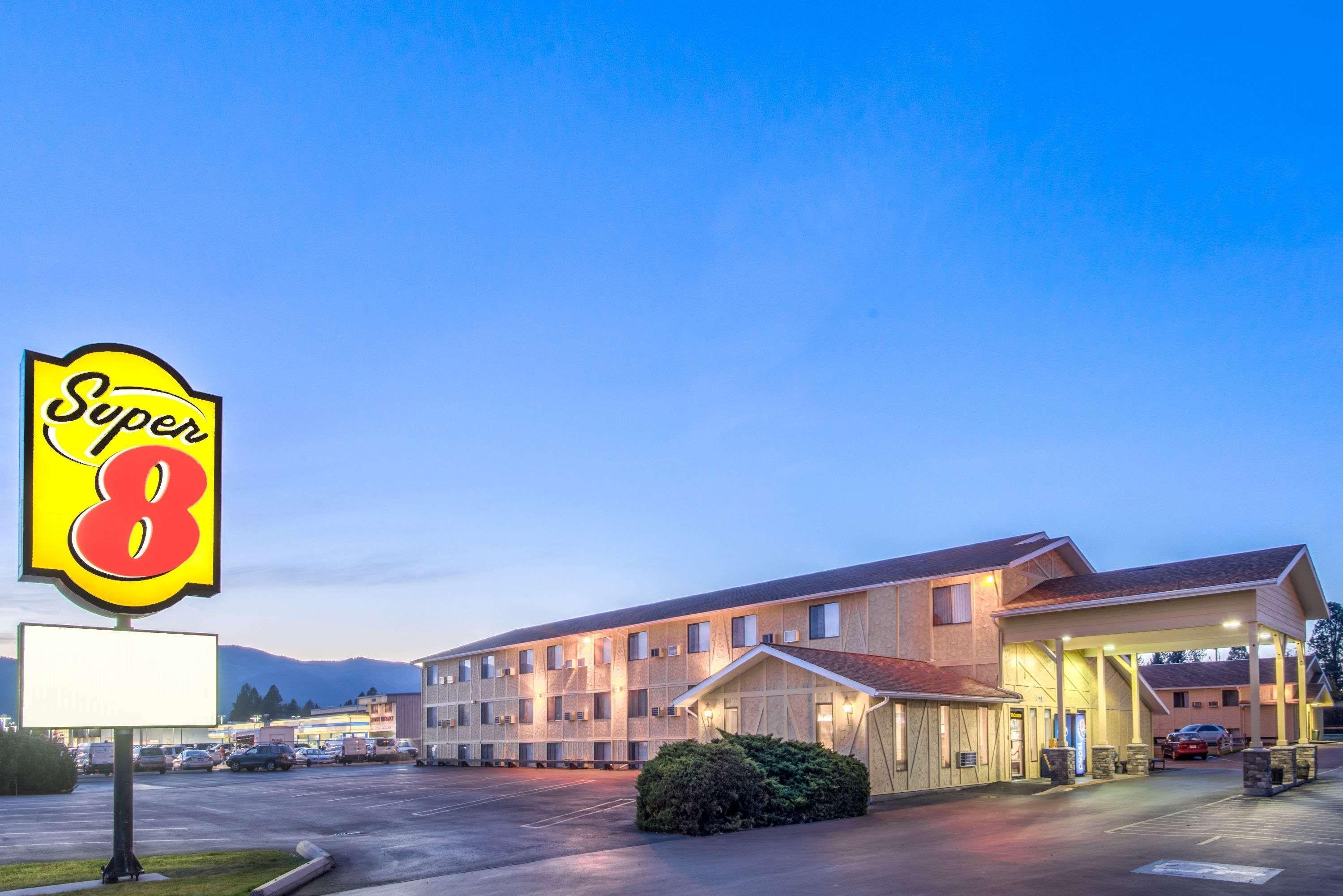 Super 8 By Wyndham Missoula/Brooks Street Hotell Exteriör bild