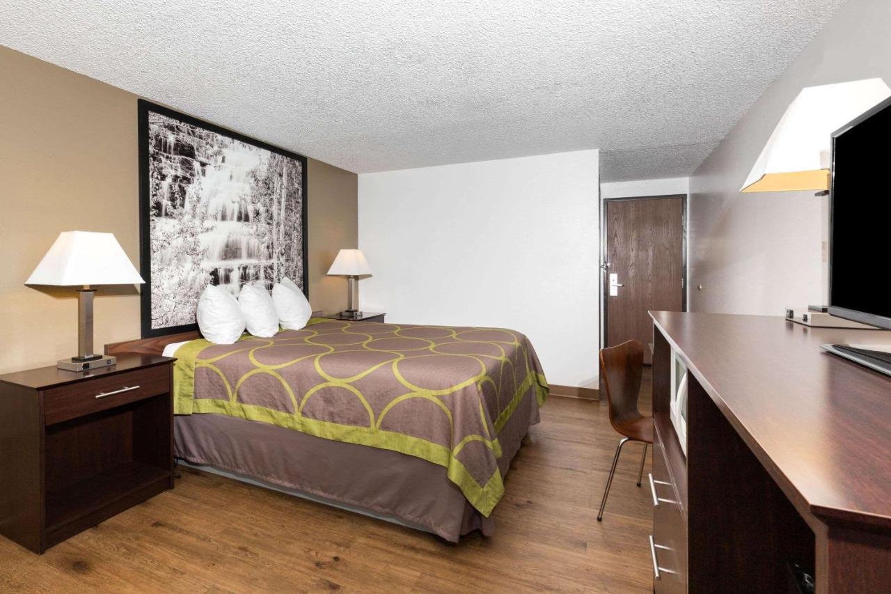 Super 8 By Wyndham Missoula/Brooks Street Hotell Exteriör bild