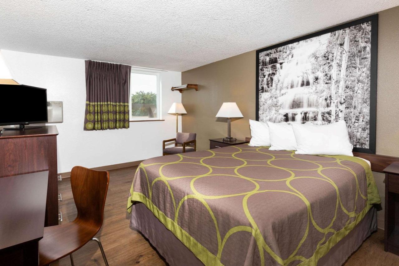 Super 8 By Wyndham Missoula/Brooks Street Hotell Exteriör bild