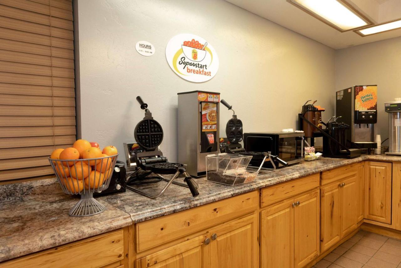 Super 8 By Wyndham Missoula/Brooks Street Hotell Exteriör bild
