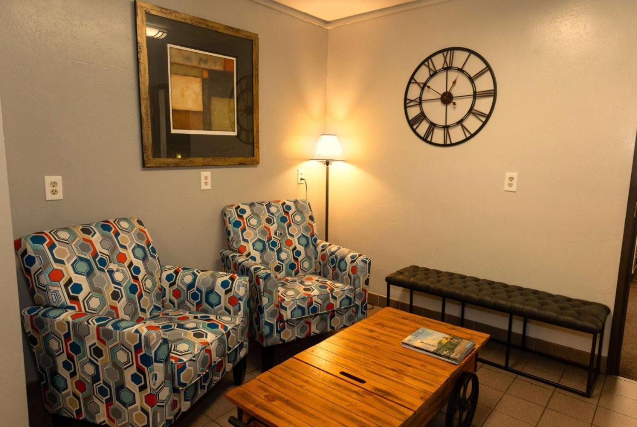 Super 8 By Wyndham Missoula/Brooks Street Hotell Exteriör bild