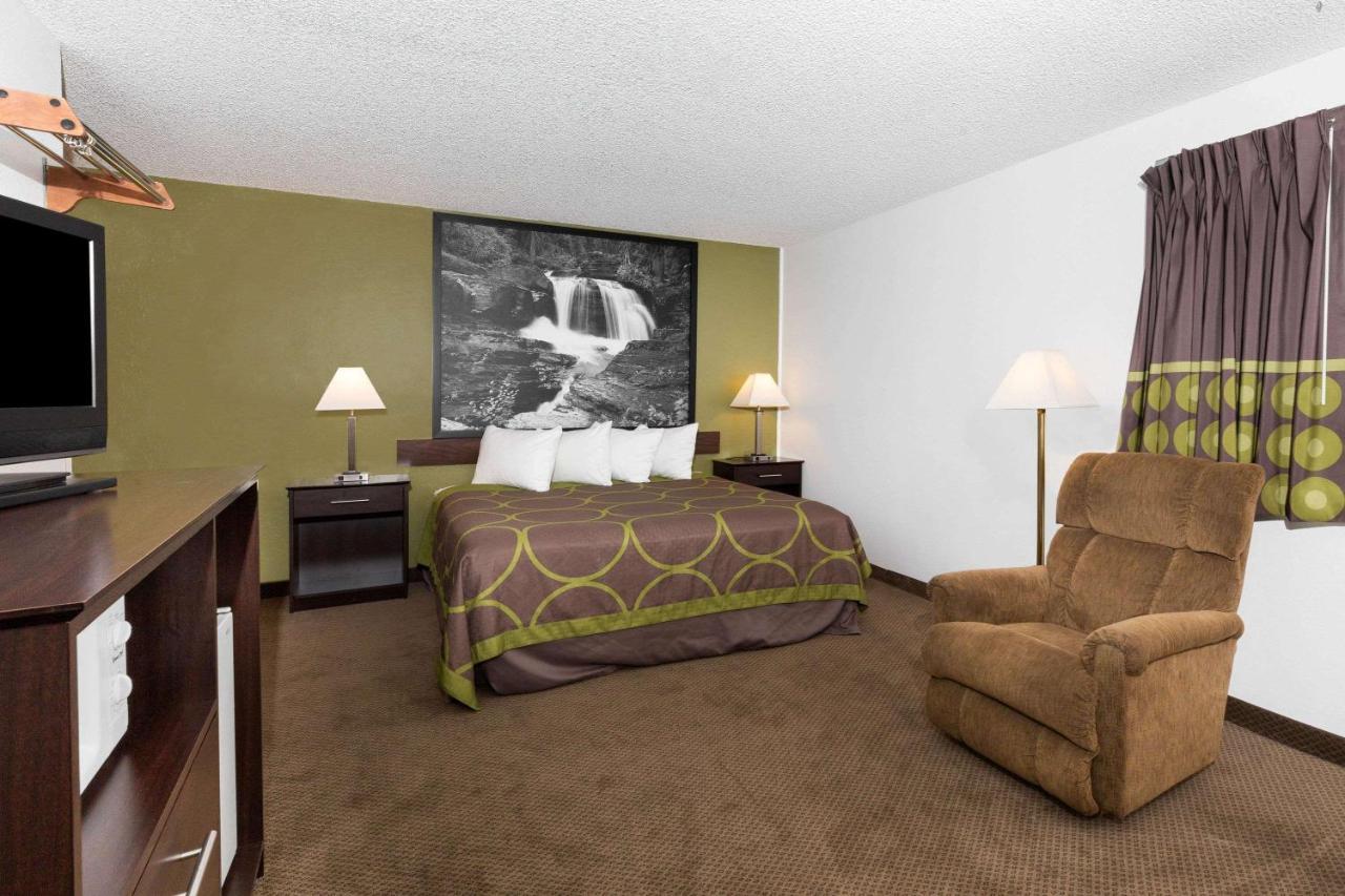 Super 8 By Wyndham Missoula/Brooks Street Hotell Exteriör bild